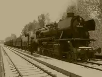 042018-2 wurde von HENSCHEL&Sohn im Jahr 1938/39 mit der Nr.24320 erbaut, und wird am Rieder Bahnhof w�hrend einer kleinen Pause abgeschmiert; 121028