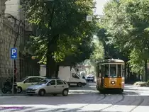 Tram ATM-1703(Typ Peter-Witt) unterwegs auf der Linie 9. Seit 1928 stehen die Trambahnen der Reihe 1500 im Einsatz und pr�gen das Stadtblild von Mailand mit. Dieser Stra�enbahntyp ist auch als Peter-Witt-Wagen bekannt. Milano 2010-09-10 