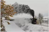 41.018, am 28.10.2012 als Epoche IV Maschine 042 018-2 beschriftet, mit dem umgleiteten Erzleerzug 48483, aufgenommen in Br�ckm�hl.