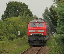 Die  vorletztgebaute  Lok der BR 218, die Frankfurter 218 498-4, durchf�hrt am 30. August 2012 mit einem RE nach Frankfurt (Main) Hbf Glauburg-Glauberg. In wenigen Sekunden wird sie im dortigen Bahnhof zum Stehen kommen.