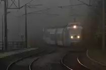 Die blaue Tal Ente, 4024 120, f�hrt am 26.10.12 als Regionalzug von Semmering nach Payerbach-Reichenau. Hier zu sehen kurz vor dem Halt in Wolfsbergkogel.