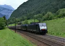 189 114 + 189 988 mit einem Papierzug von Schweden Richtung Italien am 29.08.2012 unterwegs zwischen Erstfeld und Amsteg-Silenen.