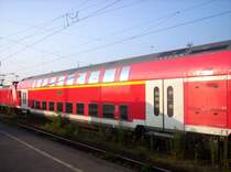 Einer von vielen Doppelstock Mittelwagen der Art 758.0 aus dem Werk Aachen. Es war der 5. Wagen von hinten des RE 1. Aufgenommen in Hamm(Westf)