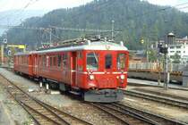 RhB Regionalzug 547 von Spinas nach St.Moritz am 30.09.1990 Einfahrt St.Moritz mit Triebwagen ABe 4/4 501. Hinweis: gescanntes Dia
