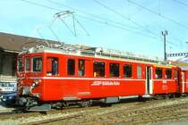 RhB - ABDe 4/4 483 II am 28.02.1997 in Chur - Gleichstromtriebwagen Arosabahn - �bernahme 22.01.1957- SWS/BBC - 480 KW - Gewicht 43,00t - 1./2.Klasse Sitzpltze 12/24 - L�P 17,77m - zul�ssige Geschwindigkeit 65 km/h - Logo RhB in deutsch. Lebenslauf: 11/1997a - 09/1998 Abbruch. Hinweis: Die Triebfahrzeugserie bestand aus 6 Fahrzeugen mit den Nummern 481II bis 486II, die ersten f�nf, von der RhB zu 481I bis 485I umnummerierten Fahrzeuge wurden komplett zerlegt und mit neuen Wagenk�sten wieder aufgebaut, gescanntes Dia
