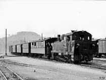 99 651 erreicht von Marbach kommend den Bahnhof Beilstein (24. April 1966).