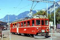 RhB - ABe 4/4 487 II am 18.08.1989 in Chur - Gleichstromtriebwagen Arosabahn - bernahme 11.01.1973 - SWS/BBC/SAAS/RhB - 480 KW - Gewicht 45,00t - 1./2.Klasse Sitzpltze 12/24 - LP 16,97m - zulssige Geschwindigkeit 65 km/h - 2=07.08.1986 - nur Logo RhB. Lebenslauf: 11/1997a - 10/1999 verkauft CJ ABef 4/4 642. Hinweis: Die Triebfahrzeugserie bestand aus 2 Fahrzeugen mit den Nummern 487II und 488, gescanntes Dia
