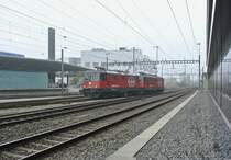 Testfahrten mit 2 der neuen  Lion  Re 420, welche f�r die HVZ der S-Bahn Z�rich ben�tigt werden: vorne die 420 213-1, dahinter die 420 205-7, Solothurn, 15.11.2012.

