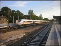 Doppeltraktion ICE 3 mit 406 002 und 406 051 am 04.06.2006 bei der Fahrt durch den Bahnhof Frankfurt am Main-Stadion in Fahrtrichtung Frankfurt am Main-Sd.