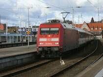 Ausfahrt f�r den EC 379 Stralsund-Brno,am 06.November 2012,aus Stralsund.Zuglok 101 084 blieb bis Dresden am Zug. 