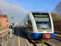 Bahnhof Wolgast, Kreuzung der Triebz�ge  646 108-0 mit 646 109-8  am 14. November 2012 als UBB 29418 von Swinoujscie Centrum (Swinem�nde)  nach Z�ssow mit den unbekannten Triebz�gen der BR 646 nach Swinoujscie Centrum (Swinem�nde).