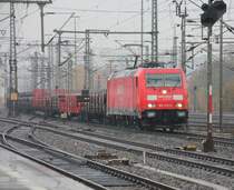 185 270 mit G�terzug bei starken Regen in Fulda.10.11.2012.