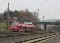 442 277 f�hrt am 17. November 2012 �ber Gleis 5 in Kronach ein.
