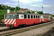 Triebzug 9718/9717 in Rgua (10. Mai 1988). Die Triebzge der BR 9700 waren zwar eigentlich vierteilig, die CP setzte sie aber meist nur drei- oder gar zweiteilig ein. Die berzhligen Mittelwagen dienten als Ersatzteilspender. Einige der Untergestelle fanden beim Bau der LRV 2000 (BR 9500) Verwendung.