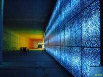 Im Juli 2000 konnte man den rohbaufertigen Tunnel und Bhf 
 Bundestag  der knftigen  Kanzlerlinie  U 55 besichtigen.Damit
man sich nicht die Haxen bricht gab es eine vielfarbige
Lichtinstallation. 