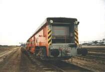 Dieses interessante Gef�hrt verschiebt die Gleise der Grubenbahn im Tagebau J�nschwalde.