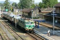 EU06-02 mit Sonderzug aus Wadowice zu Chabowka in Kalwaria Zebrzydowska Lanckorona am 29.07.2006