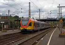 Ein 5-teiliger Flirt 429 046 / 546 der HLB (Hessischen Landesbahn) als RE 99 (Main-Sieg-Express) Frankfurt - Gie�en - Siegen f�hrt am 21.07.2012 in den Hbf Siegen ein.