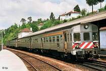 0600-Doppelgarnitur (vorn 0616) im Bahnhof Livra��o an der Strecke Porto - Pocinho (10. Mai 1988).