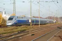 Triebzug TGV-Euroduplex 4718 der hier in Rastatt auf Grund einer �berholung durch einen ICE zur Seite geschoben wurde. Allerdings l�sst der Blickwinkel einen besseren Blick auf den Gesamten Zug zu. So gesehen am 18.11.2012 
