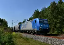185 528 mit einem Getreidezug am 23.08.2012 unterwegs bei Laaber.