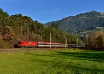 1216 012 mit EC 89 von M�nchen Hbf nach Verona Porta Nuova am 17.11.2012 unterwegs bei Terfens.