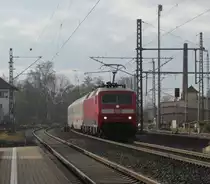 120 109-4 zieht am 25. November 2012 IC 2208 durch Kronach.