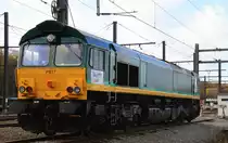 Die Class 66 PB17 von der Rurtalbahn-Cargo steht in Montzen-Gare(B) bei sch�nem Sonnenschein am 25.11.2012.