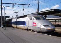 TGV 348  Poitiers  am 28.09.2005 im franz�sisch-spanischen Grenzbahnhof Hendaye.