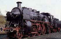 Die 18 505 wurde 1924 als Bay. S 3/6 dem Bw N�rnberg zugef�hrt.
Nach langen Jahren im Schnellzugdienst, erlebte sie ihr Gnadenbrot 1956 bis 1969 beim Zentralamt Minden und wurde dort 1969 ausgemustert.
Aufn. 1985 in Bo-Dahlhausen. 