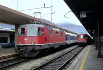 Im IR mit der schiebenden Re 4/4  11154 traf ich am Morgen des 29.11.12 in Domodossola ein, unmittelbar vor der (mich �berraschenden) Ankunft eines weiteren Beinahe-Nostalgiezuges. Dieser wurde von der 11208 gezogen, diente als EC-Ersatz und wurde wenig sp�ter von einer FS-Rangierlok weggestellt.