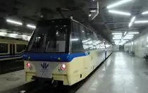 Der ABe 4/4 81 (zumindest so angeschrieben) traf am 29.11.12 soeben aus Domodossola ein und der aufgeh�ngte Zwerg gibt bereits ein Lebenszeichen von sich...