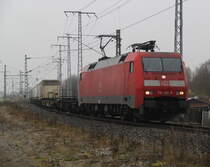 statt der Angek�ndigten 152 135 fuhr am 01.12.012 152 145-9 den 50233 von Hamburg-Billwerder Ubf nach Rostock-Seehafen.Aufgenommen an der G�terumgehung in H�he Rostock Hbf. 