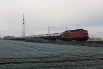 Die Ludmilla ist wieder in den S�den Deutschlands zur�ckgekehrt! Am vom Hochnebel gezeichneten 01.12.12 war 233 521-4 mit einem sch�nen Kessel-Ganzzug von M�nchen-Ost nach M�hldorf unterwegs. Die Aufnahme entstand zwischen Grub und Poing.