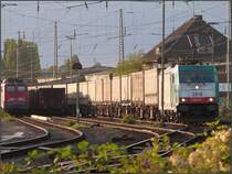 Abendstimmung in Aachen West ,Ende August 2012.Eine Cobra(2819) mit einen Ambrogio
Ganzzug am Haken wartet auf Ausfahrt in Richtung Belgien.