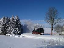 99 516 war am 01.12.12 Spurlok bei der Museumsbahn Sch�nheide. Hier in St�tzengr�n.