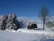 99 516 war am 01.12.12 Spurlok bei der Museumsbahn Sch�nheide. Hier in St�tzengr�n.