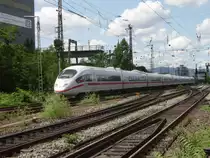 Ein ICE 3 (BR 403) in Frankfurt am Main am 11.06.11