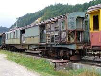 De 4/5  976 Ausrangiert und Abgestellt zum vergessen und viel Vandalismuss ???? in Le Locle Col de Roches  Foto vom 01.08.2006