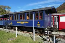 Rollt seit 100 Jahren: Zweite-Klasse-Wagen B 2228 der DFB im Bahnhof Realp, 2.10.11
