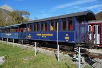 Zusammen 220 Jahre Bahngeschichte: Aussichtswagen C 2354 (Baujahr 1892) und Personenwagen B 2228 (Baujahr 1911) im Bahnhof Realp, 2.10.11