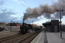 NLB 93.1420 verl�sst am 01.12.2012 nach dem planm��igem Halt mit dem SR 19123 die Hst. Atzgersdorf-Mauer. Bei den EXIF-Daten bitte 6 Stunden abziehen, hatte die Kamera noch auf Thai-Zeit eingestellt.