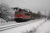 155 036 unterwegs in der Ortschaft Chemnitz Gr�na mit einen Autoteile Zug von VW, welcher nach Mosel(b. Zwickau) f�hrt, fotografiert am 30.11.2012 im Schneegest�ber