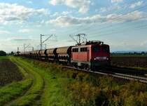 140 716 mit einem G�terzug am 28.08.2011 unterwegs bei Stephansposching.