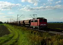 140 716 mit einem G�terzug am 28.08.2011 unterwegs bei Stephansposching.