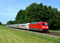 101 003 mit einem EC am 29.05.2011 unterwegs am B� Vogl.