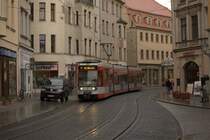 TW 607 der  Linie 7 der HVG passiert gerade den Alten Markt am 30.11.2012 , Richtung Kr�llwitz fahrend. Zeit: 13:31 Uhr.