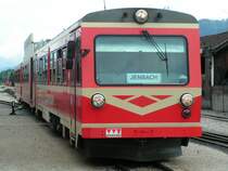 Zug Nr.128 erreicht am 1.August 2006 Jenbach; 
(Die Auslastung war fast 100%)