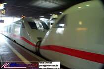 ICE 2-Steuerwagen, die als Doppeltraktion verkehren.
Dieser Zug �brigens wird in Hannover getrennt, und f�hrt jeweils Richtung Bremen bzw. Hamburg-Altona.