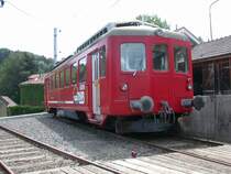 BDeh 2/4 Nr23 tr�gt immer noch den gelben 1.Klasse Streifen, obwohl seit 1998 abgeschafft. Mangels Depotgleisen abgestellt vor dem G�terschuppen in Heiden. (02.08.2006)